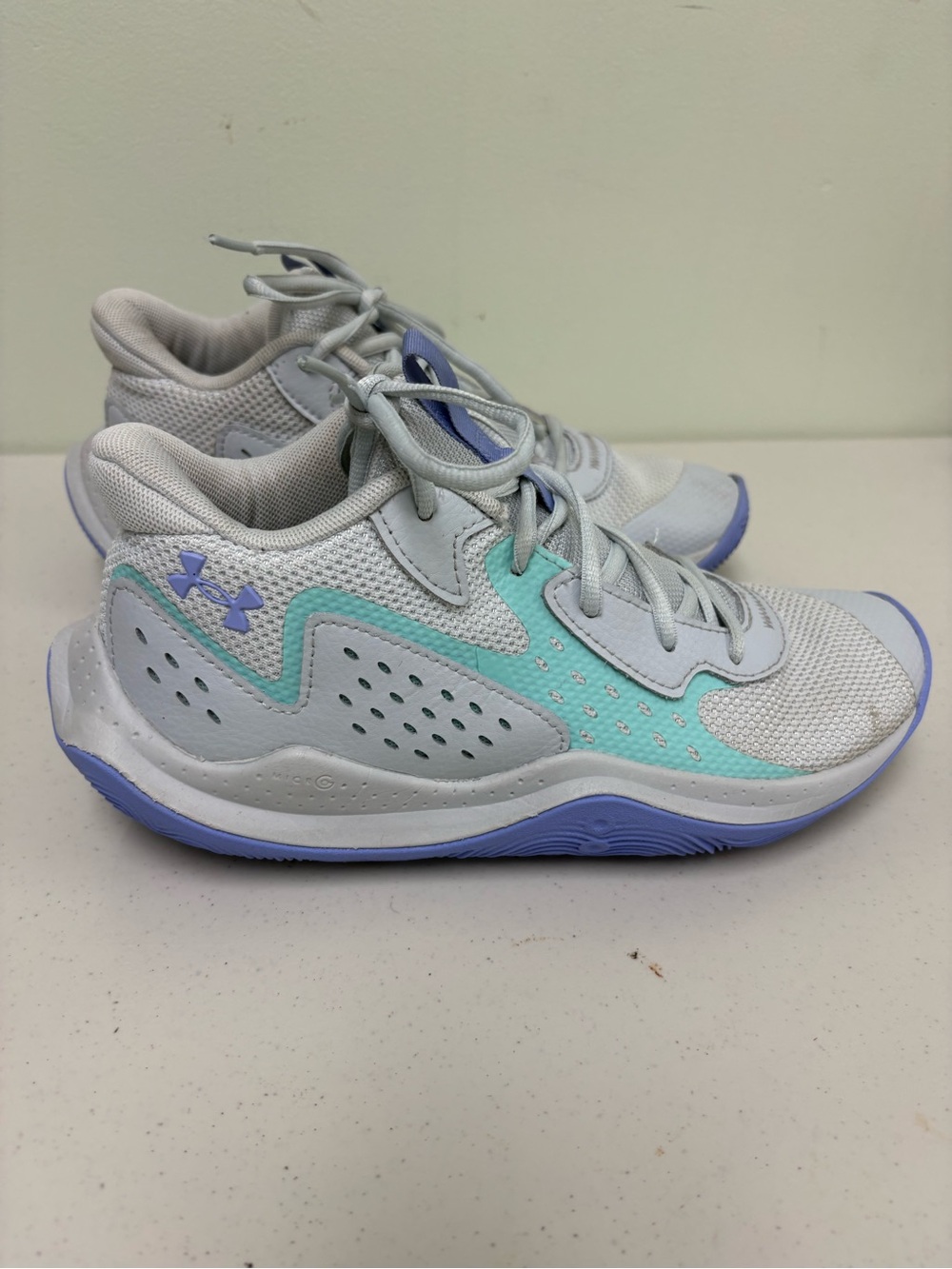 Under Armour Kids' Light Gray, Lavender & Mint Athletic Sneakers size; 7Y